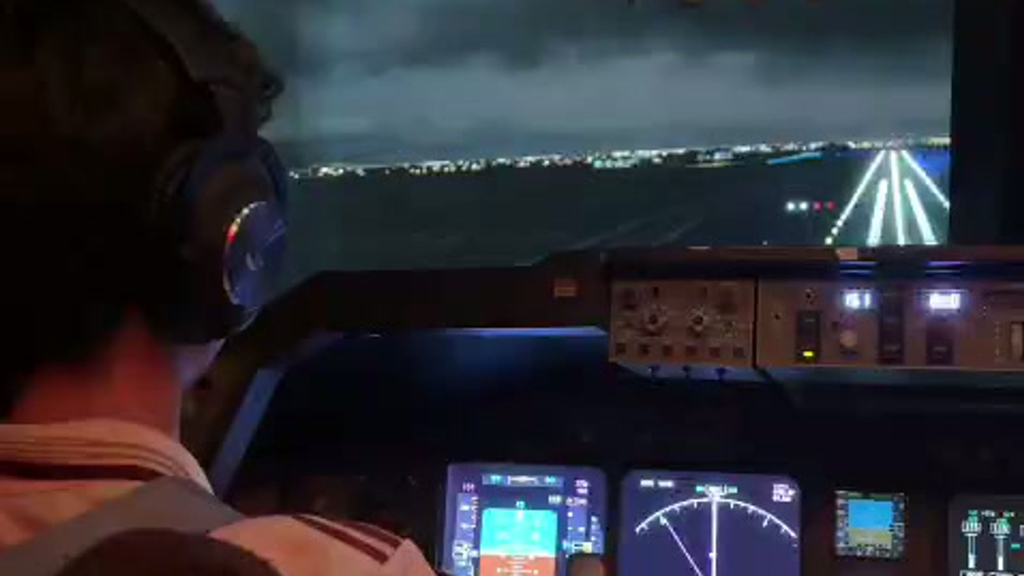 Boeing 747=400 Full Cockpit Simulator landing Algiers